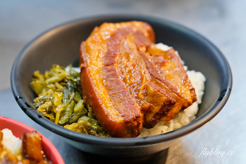 台中西屯｜肉燥兄弟魯肉飯．營業到深夜2點宵夜場，從路邊餐車到實體店面 @飛天璇的口袋