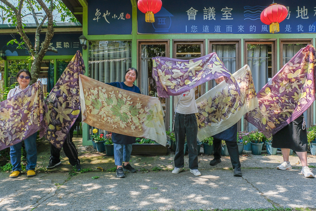 【卓也小屋渡假園區】2026鳶尾花季起跑！森林裡的小村落，賞花、美食、印染 @飛天璇的口袋