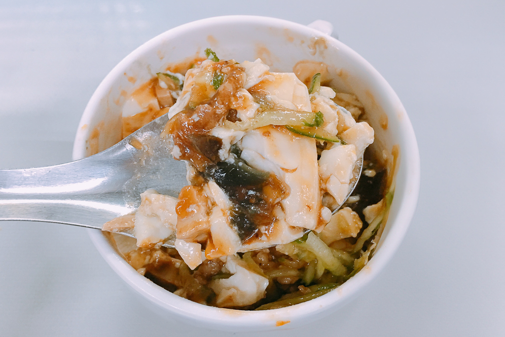 台中北區｜和記傻瓜麵．一中學子讀書的回憶，簡單的黑醋醬油成就一碗經典 @飛天璇的口袋