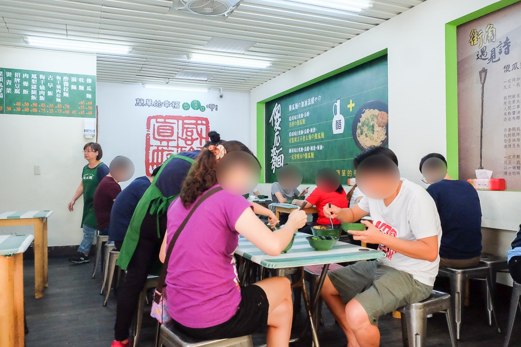 台中北區｜和記傻瓜麵．一中學子讀書的回憶，簡單的黑醋醬油成就一碗經典 @飛天璇的口袋
