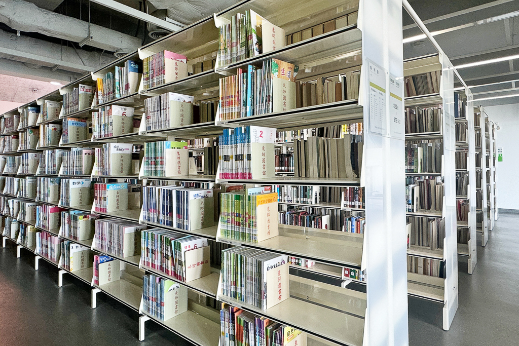 台東景點｜台東大學圖書館．世界8大特色圖書館之首，坐擁大片綠地湖畔美景 @飛天璇的口袋