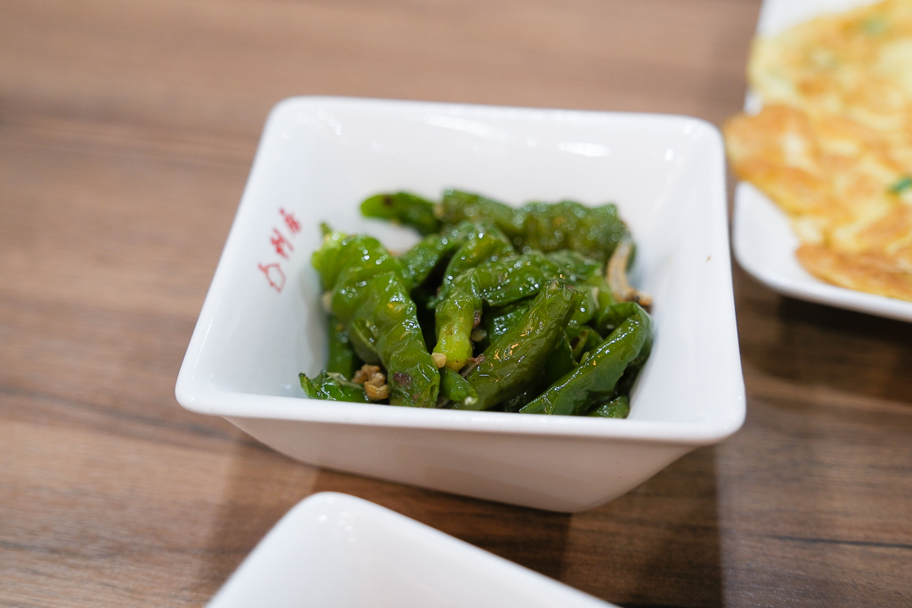 台中北區｜利居家鄉小吃．北平路30年老字號，必點木須炒麵和小菜 @飛天璇的口袋