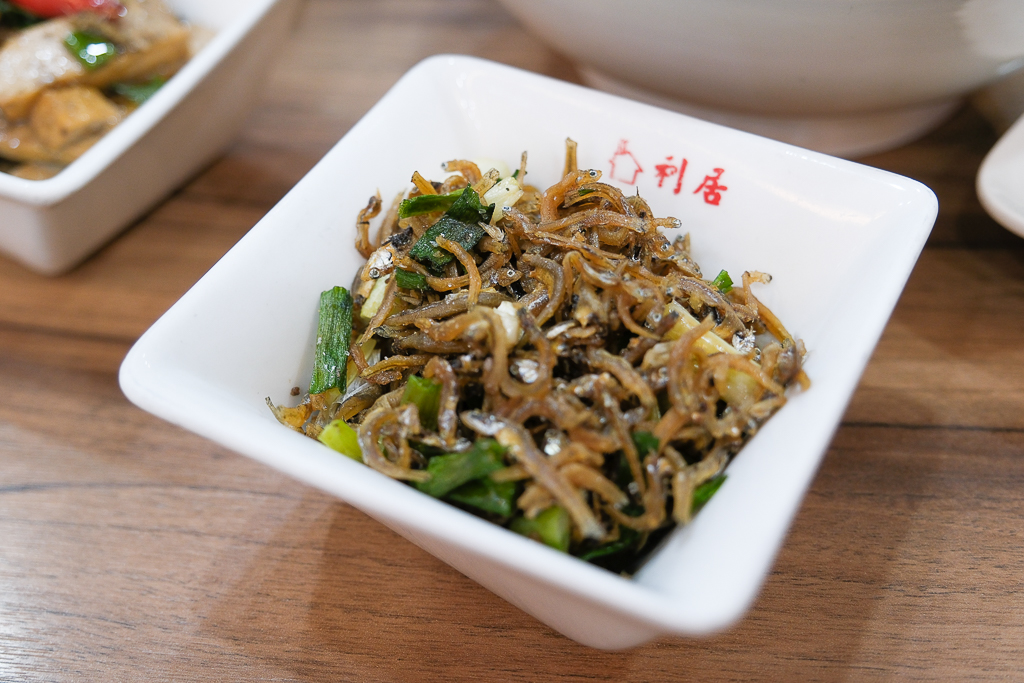 台中北區｜利居家鄉小吃．北平路30年老字號，必點木須炒麵和小菜 @飛天璇的口袋