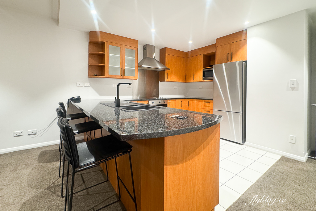 紐西蘭瓦納卡｜Lakeside Apartments Wanaka．瓦納卡湖畔飯店，有露天游泳池和三溫暖水池 @飛天璇的口袋