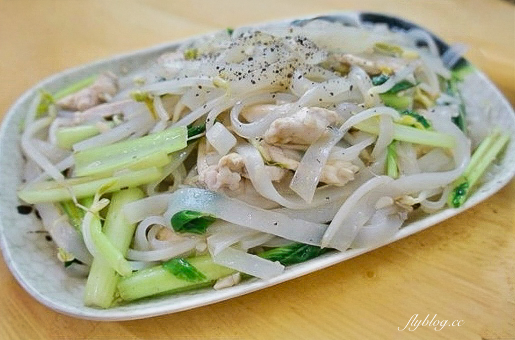台中東區｜樂業路越南小吃．裴記員工出來開的店，餐點更棒環境更好 @飛天璇的口袋