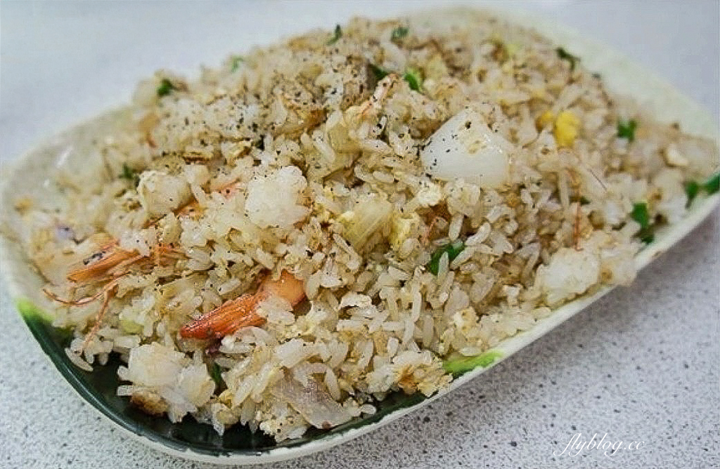 台中東區｜樂業路越南小吃．裴記員工出來開的店，餐點更棒環境更好 @飛天璇的口袋