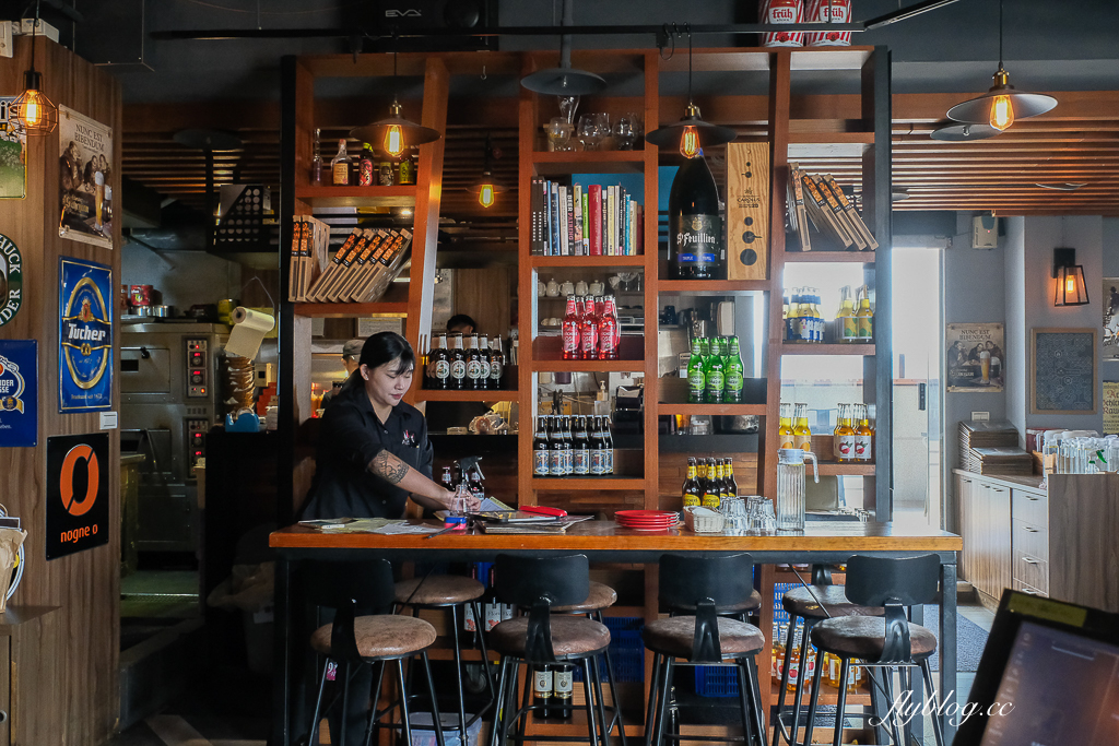 新北板橋｜ABV閣樓餐酒館 板橋府中店．如何挑選精釀啤酒？新手第一次點單不踩雷 @飛天璇的口袋