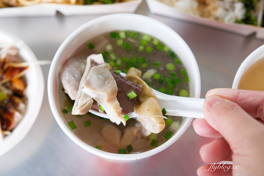 台中北區｜金源興爌肉飯．好吃的炒麵和排骨飯，必加自製韭菜辣椒醬 @飛天璇的口袋