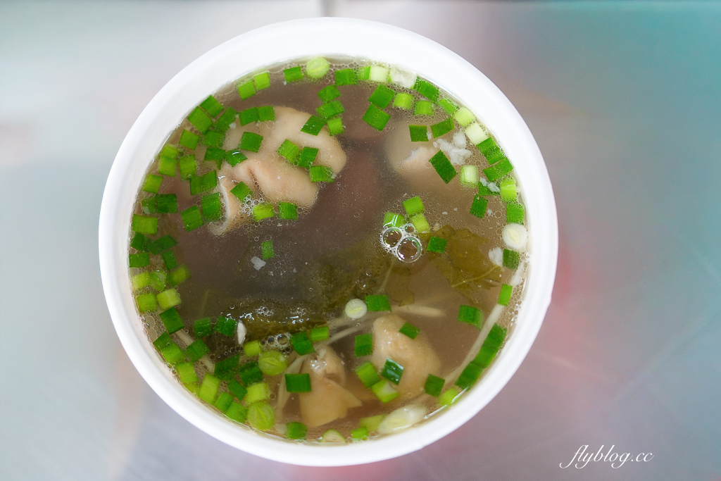 台中北區｜金源興爌肉飯．好吃的炒麵和排骨飯，必加自製韭菜辣椒醬 @飛天璇的口袋