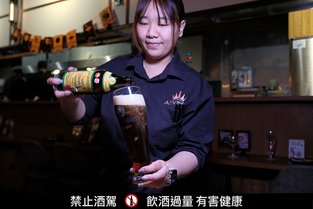 新北林口｜ABV日式居酒館．全台唯一日本稻草燒，超過300種全球精釀啤酒 @飛天璇的口袋