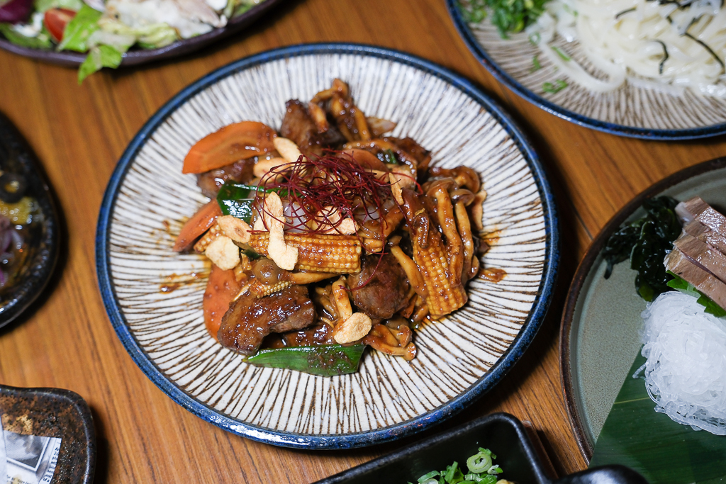 新北林口｜ABV日式居酒館．全台唯一日本稻草燒，超過300種全球精釀啤酒 @飛天璇的口袋