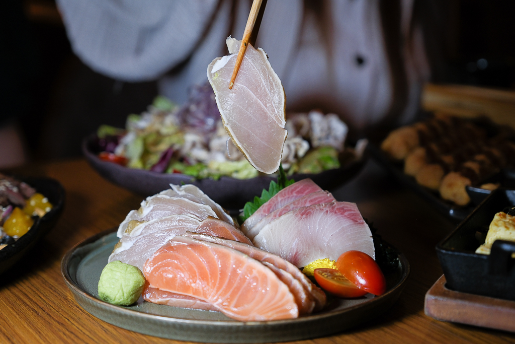 新北林口｜ABV日式居酒館．全台唯一日本稻草燒，超過300種全球精釀啤酒 @飛天璇的口袋