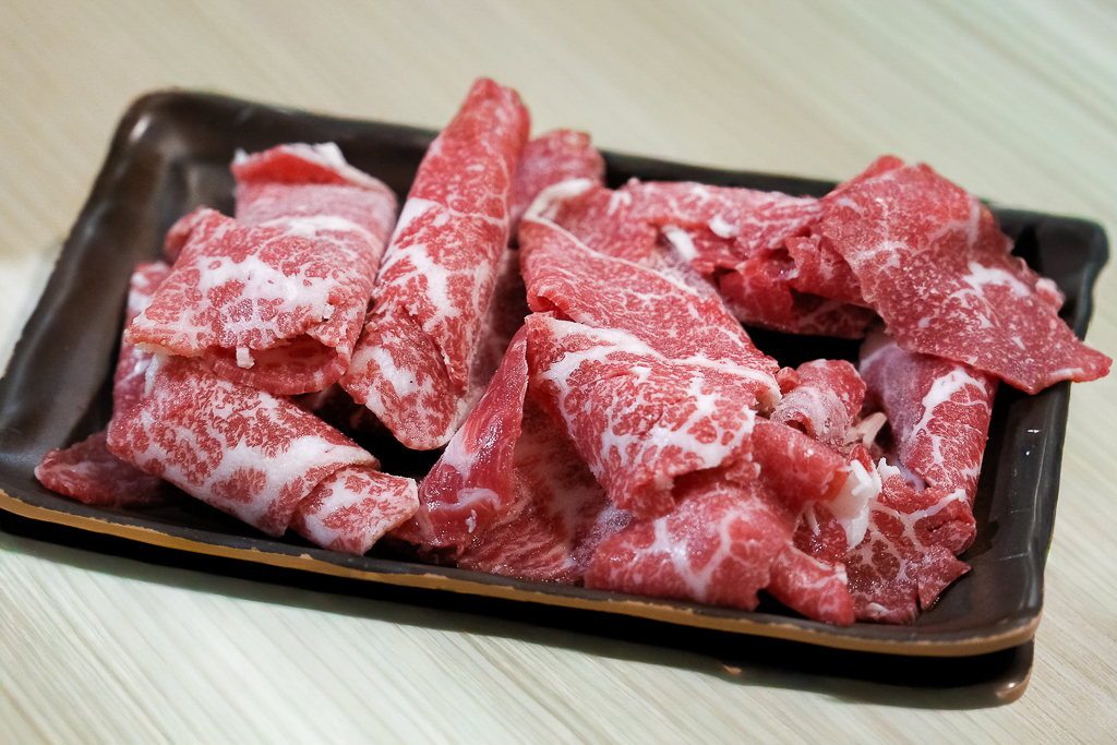 台中北屯｜食藝石頭火鍋 水湳店．傳統現炒火鍋，濃濃的懷舊風 @飛天璇的口袋