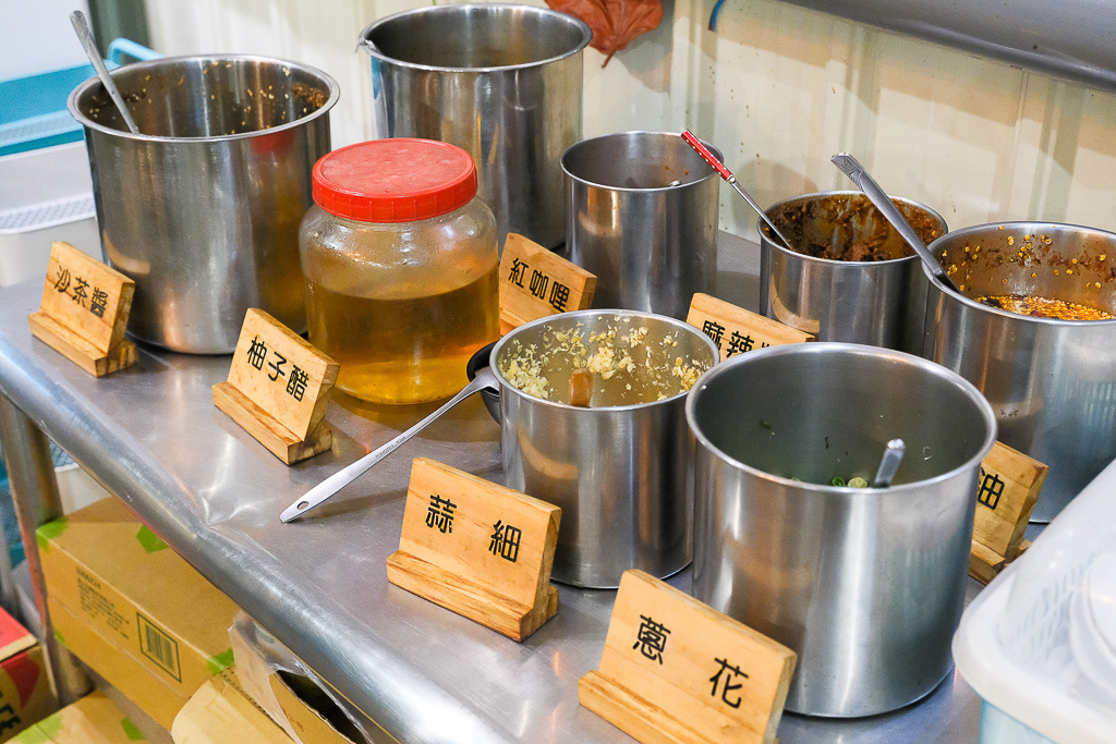 台中北屯｜食藝石頭火鍋 水湳店．傳統現炒火鍋，濃濃的懷舊風 @飛天璇的口袋