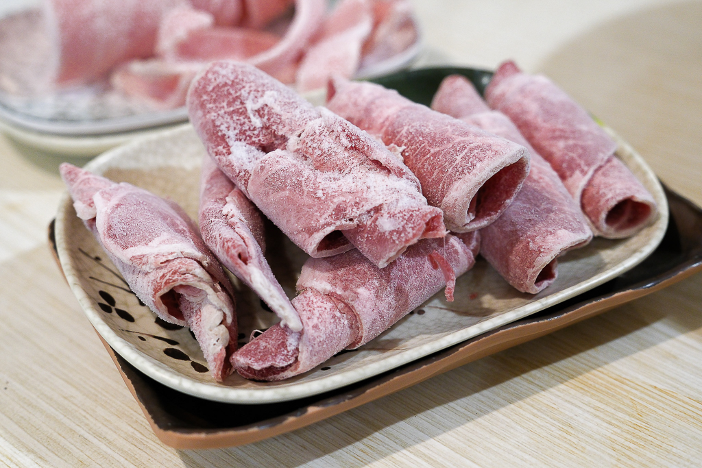 台中北屯｜食藝石頭火鍋 水湳店．傳統現炒火鍋，濃濃的懷舊風 @飛天璇的口袋