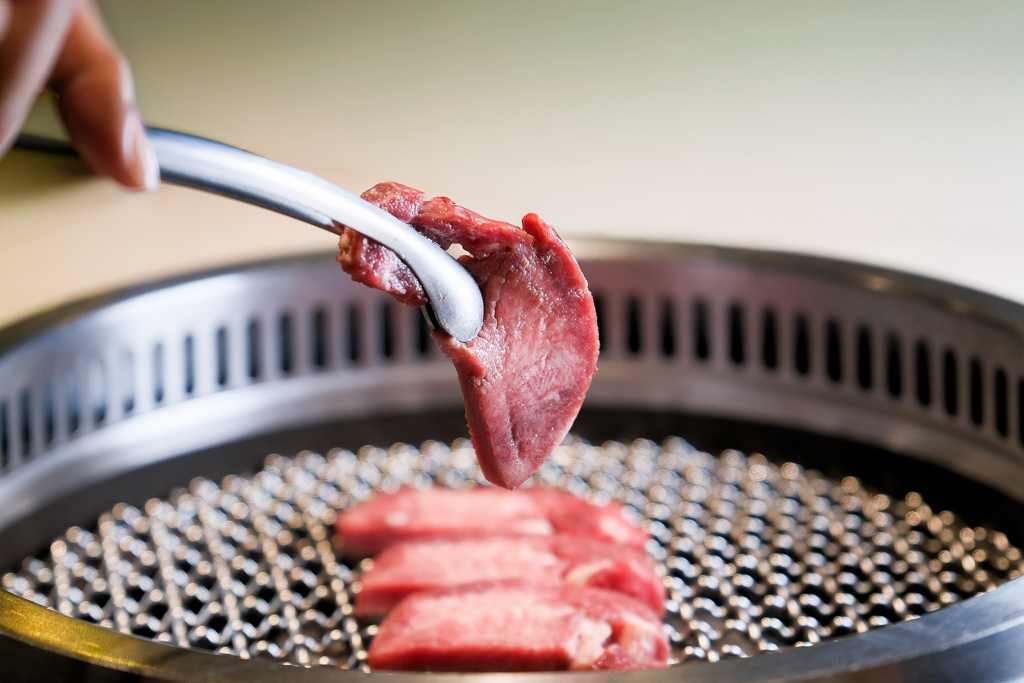 台中西屯｜燒肉MEN朝富店．個人套餐499起自助吧無限續，溫室水耕生菜和Haagen-Dazs冰淇淋 @飛天璇的口袋