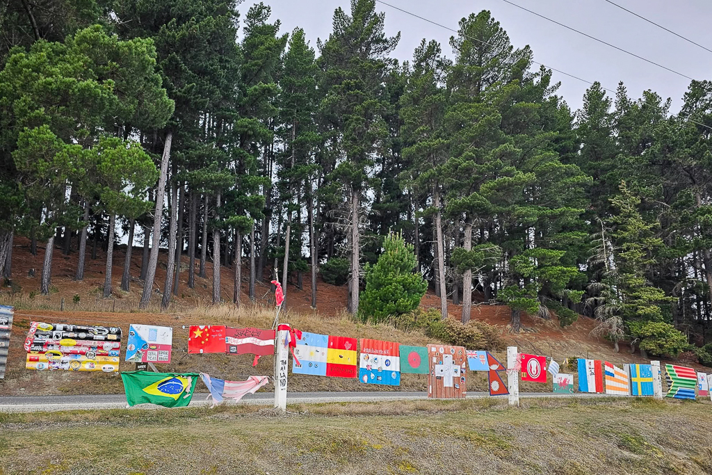 紐西蘭南島｜Crown Range Road Scenic Lookout．皇冠山脈公路必拍景點，瓦納卡到皇后鎮的絕美公路 @飛天璇的口袋