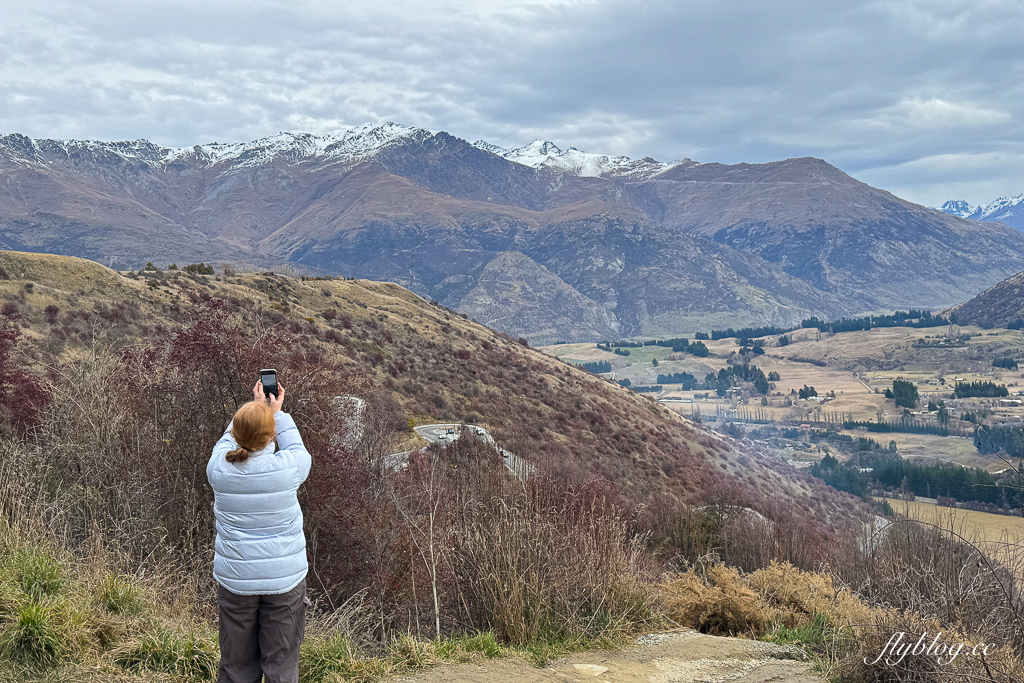 紐西蘭南島｜Crown Range Road Scenic Lookout．皇冠山脈公路必拍景點，瓦納卡到皇后鎮的絕美公路 @飛天璇的口袋
