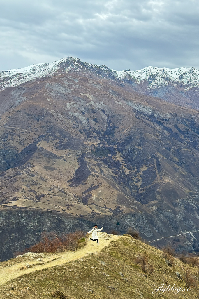 紐西蘭南島｜Crown Range Road Scenic Lookout．皇冠山脈公路必拍景點，瓦納卡到皇后鎮的絕美公路 @飛天璇的口袋