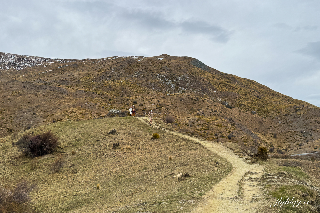 紐西蘭南島｜Crown Range Road Scenic Lookout．皇冠山脈公路必拍景點，瓦納卡到皇后鎮的絕美公路 @飛天璇的口袋