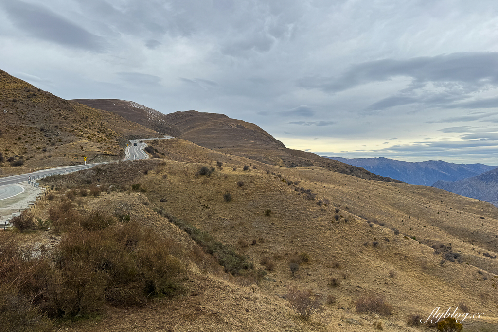 紐西蘭南島｜Crown Range Road Scenic Lookout．皇冠山脈公路必拍景點，瓦納卡到皇后鎮的絕美公路 @飛天璇的口袋