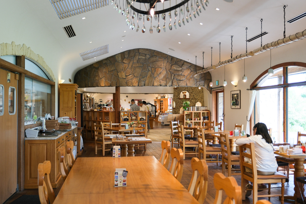 日本北海道｜Ferme La Terre Biei．美瑛農場裡的甜點咖啡，坐擁整片山丘療闊美景 @飛天璇的口袋