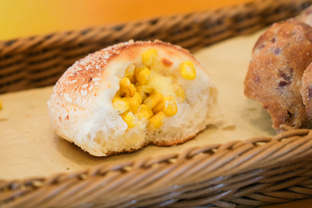 日本北海道｜Ferme La Terre Biei．美瑛農場裡的甜點咖啡，坐擁整片山丘療闊美景 @飛天璇的口袋