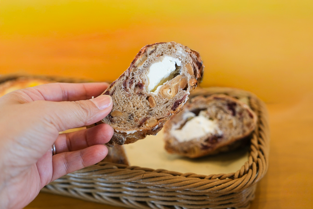 日本北海道｜Ferme La Terre Biei．美瑛農場裡的甜點咖啡，坐擁整片山丘療闊美景 @飛天璇的口袋