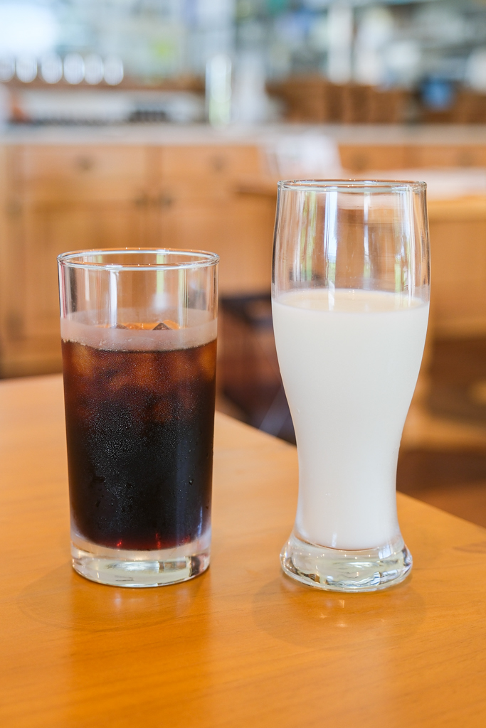 日本北海道｜Ferme La Terre Biei．美瑛農場裡的甜點咖啡，坐擁整片山丘療闊美景 @飛天璇的口袋