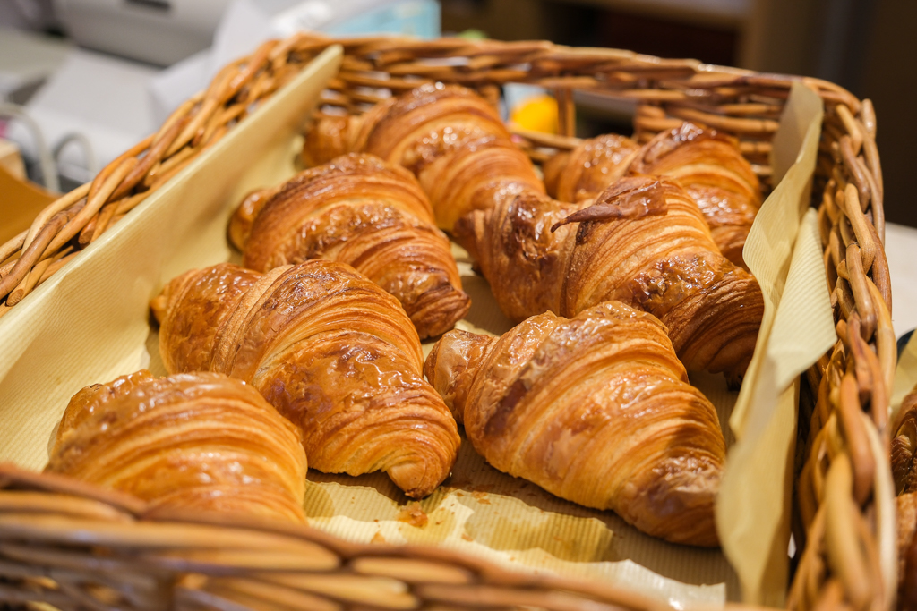 日本北海道｜Ferme La Terre Biei．美瑛農場裡的甜點咖啡，坐擁整片山丘療闊美景 @飛天璇的口袋