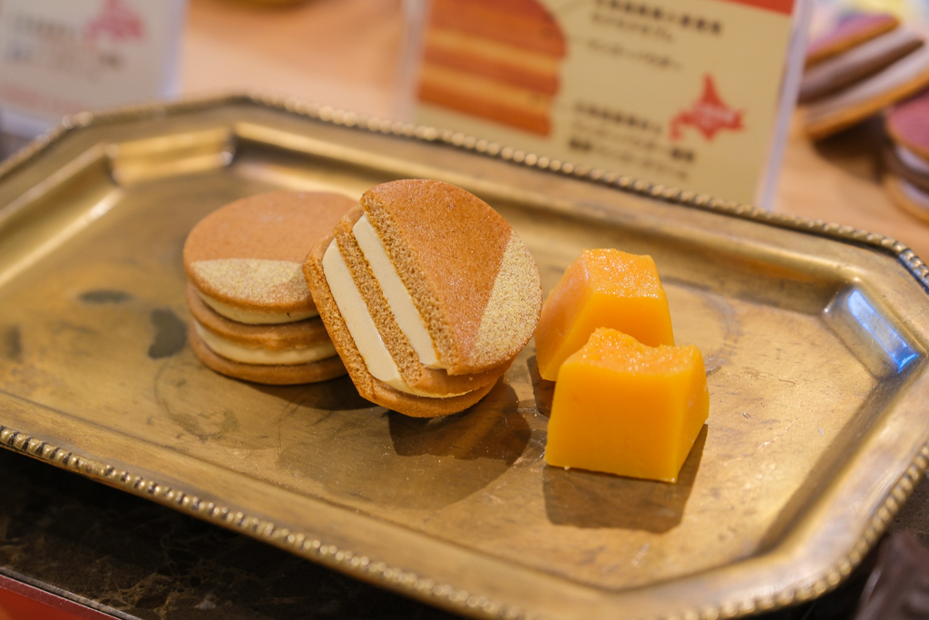 日本北海道｜Ferme La Terre Biei．美瑛農場裡的甜點咖啡，坐擁整片山丘療闊美景 @飛天璇的口袋