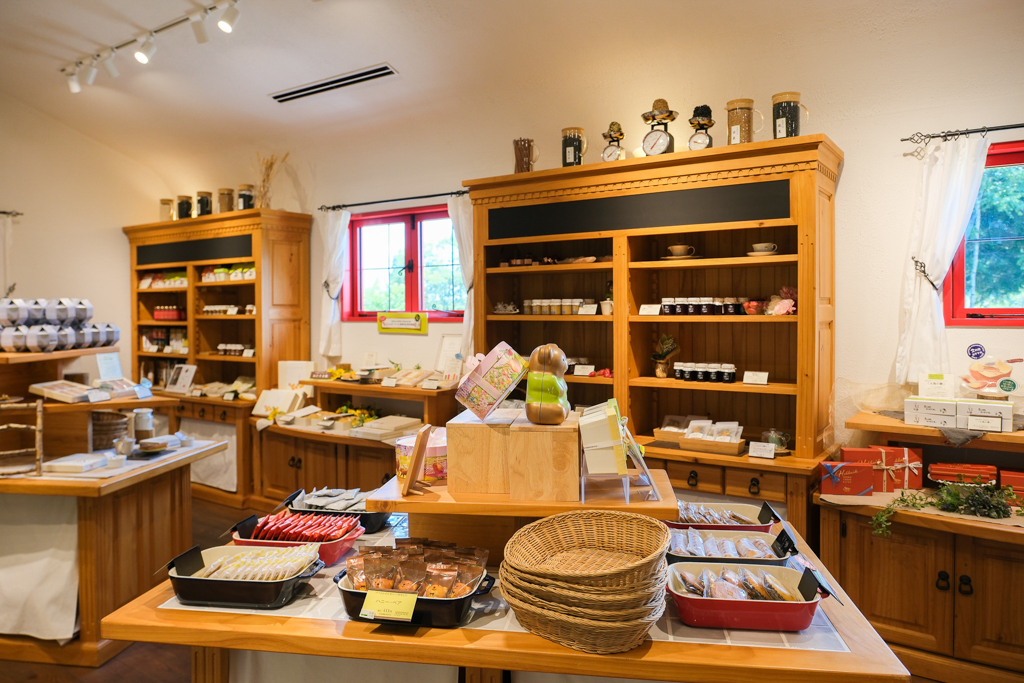 日本北海道｜Ferme La Terre Biei．美瑛農場裡的甜點咖啡，坐擁整片山丘療闊美景 @飛天璇的口袋