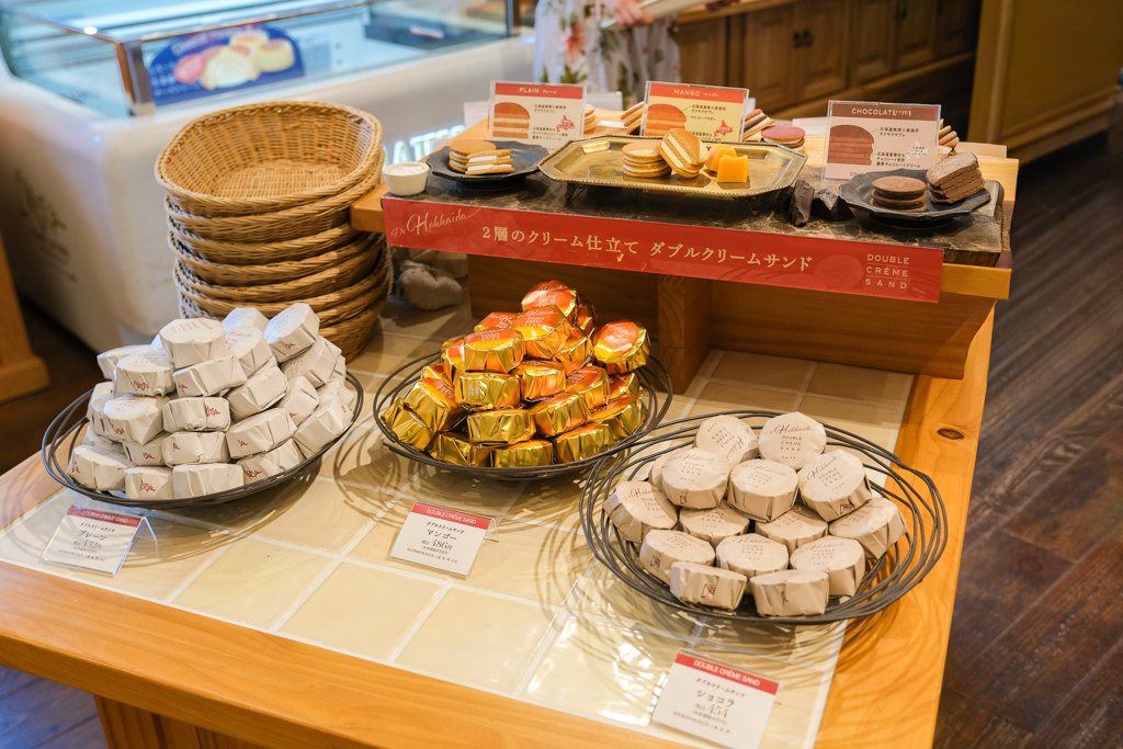 日本北海道｜Ferme La Terre Biei．美瑛農場裡的甜點咖啡，坐擁整片山丘療闊美景 @飛天璇的口袋