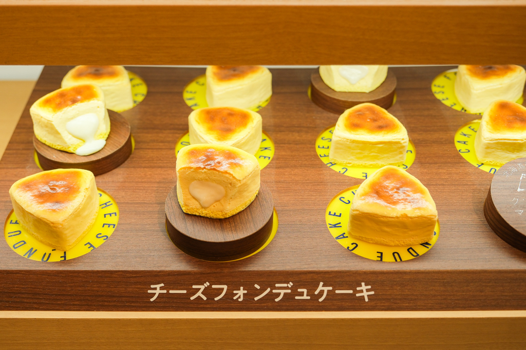 日本北海道｜Ferme La Terre Biei．美瑛農場裡的甜點咖啡，坐擁整片山丘療闊美景 @飛天璇的口袋