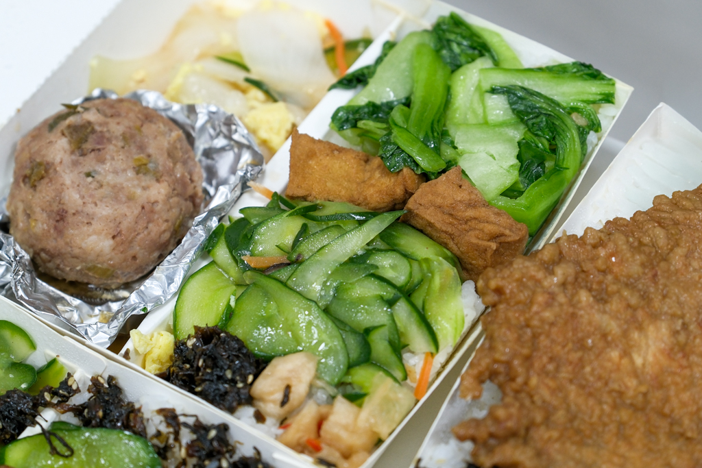 台中北區｜石蜜園．中國醫藥學排隊便當店，我們整整等了50分鐘 @飛天璇的口袋