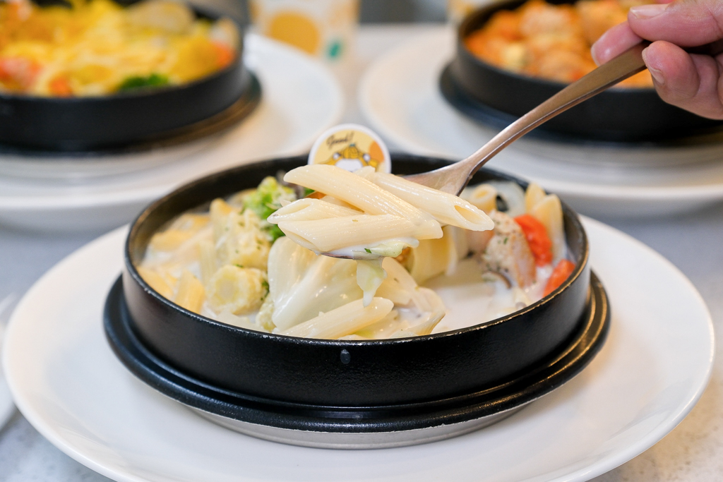 台中北屯｜NU PASTA．與鮮乳坊跨界合作，攜手推出6款莊園級鮮乳義式湯麵系列 @飛天璇的口袋