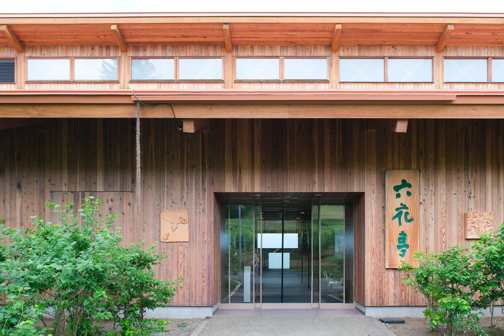 日本北海道｜六花亭富良野店 Campana．座落於葡萄園的絕美景觀，富良野落地窗咖啡館 @飛天璇的口袋