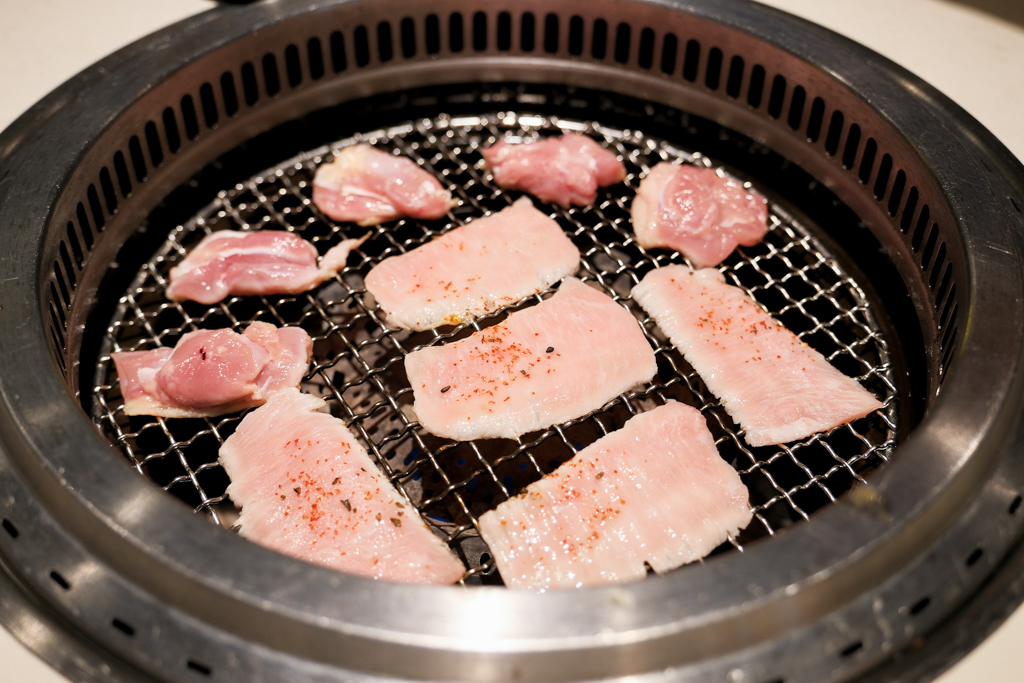 台中西屯｜燒肉MEN朝富店．個人套餐499起自助吧無限續，溫室水耕生菜和Haagen-Dazs冰淇淋 @飛天璇的口袋