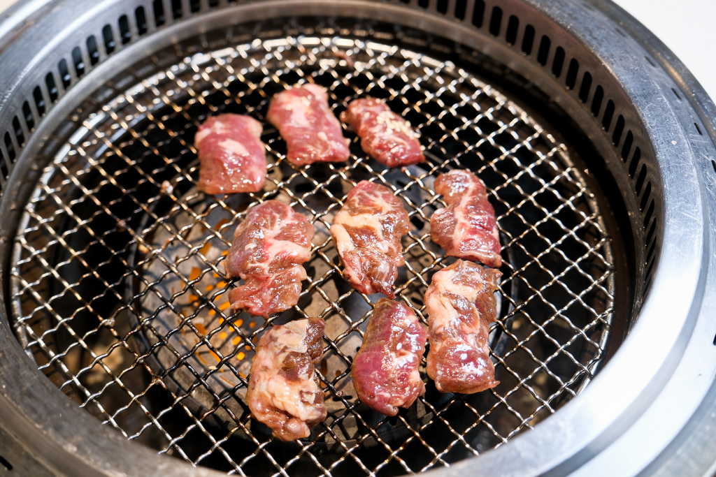 台中西屯｜燒肉MEN朝富店．個人套餐499起自助吧無限續，溫室水耕生菜和Haagen-Dazs冰淇淋 @飛天璇的口袋