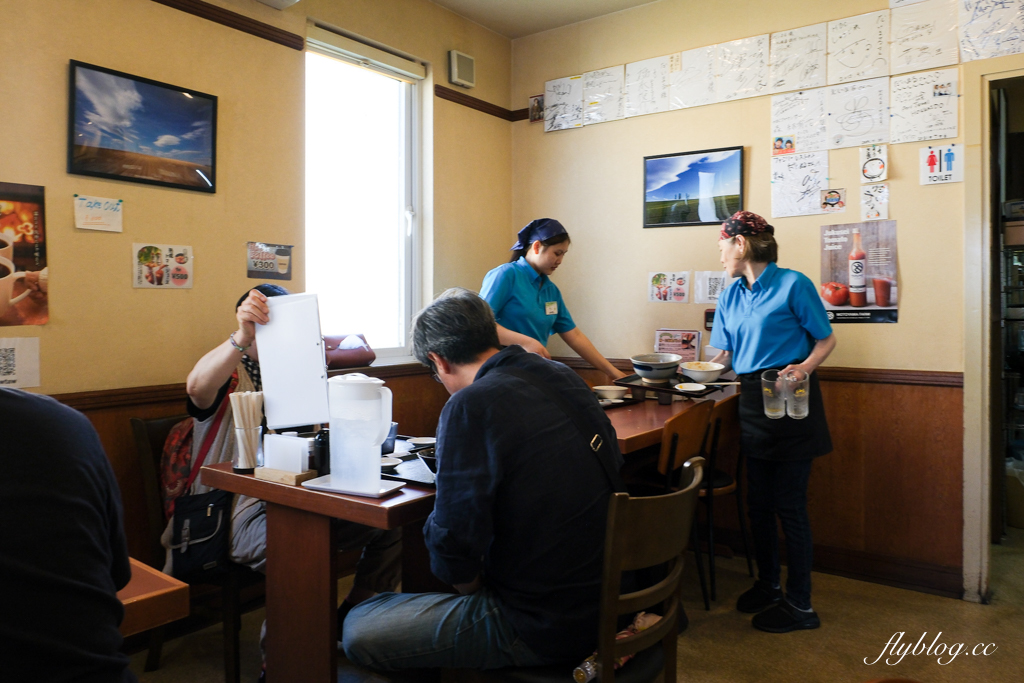 日本北海道｜大丸 だいまる．美瑛人氣炸豬排餐廳，兩個人用餐500台幣有找 @飛天璇的口袋