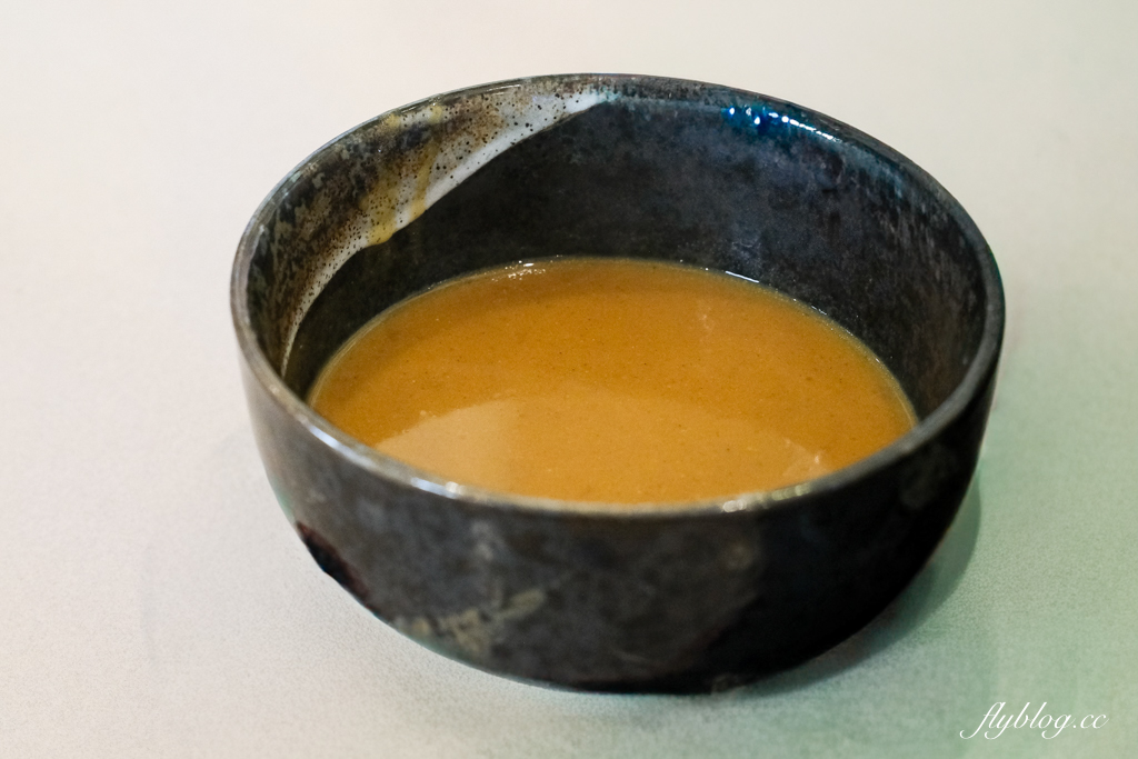 日本北海道｜大丸 だいまる．美瑛人氣炸豬排餐廳，兩個人用餐500台幣有找 @飛天璇的口袋