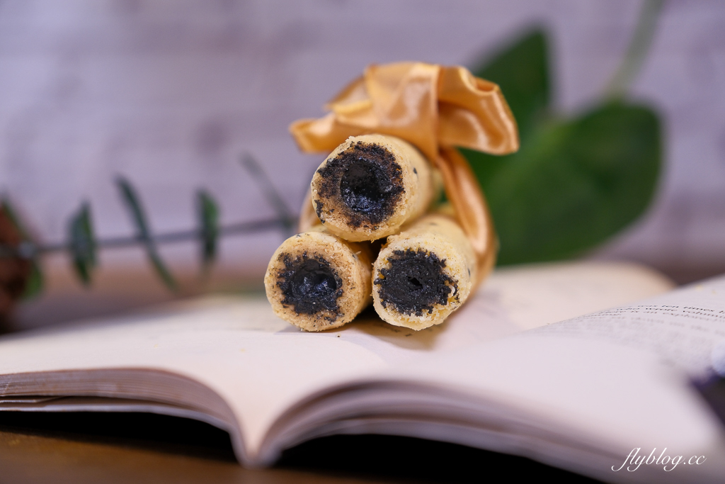 【青鳥旅行】人氣灌餡蛋捲禮盒，台中十大伴手禮金口碑獎，2026新春禮盒上市 @飛天璇的口袋