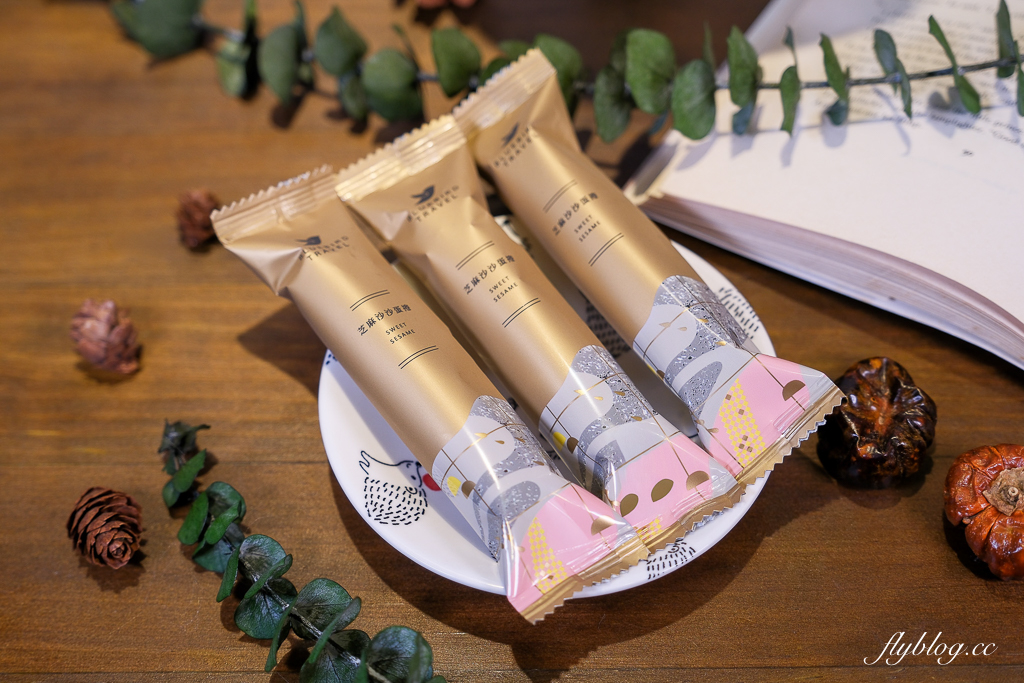 【青鳥旅行】人氣灌餡蛋捲禮盒，台中十大伴手禮金口碑獎，2026新春禮盒上市 @飛天璇的口袋