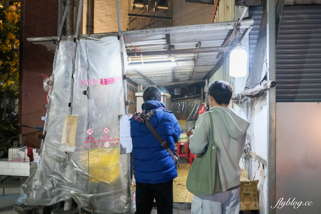 台中北屯｜陳平臭豆腐．阿婆一個人獨立作業，水湳30年鐵皮屋臭豆腐 @飛天璇的口袋