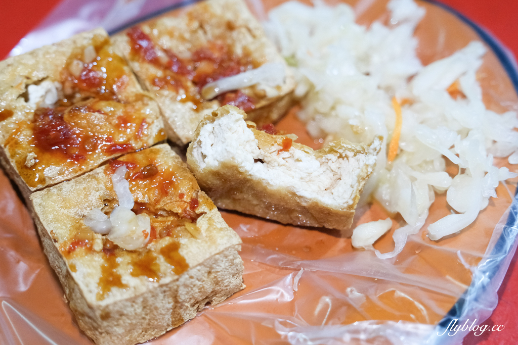 台中北屯|陳平臭豆腐.阿婆一個人獨立作業,水湳30年鐵皮屋臭豆腐 @飛天璇的口袋 台中北屯|陳平臭豆腐.阿婆一個人獨立作業,水湳30年鐵皮屋臭豆腐 @飛天璇的口袋