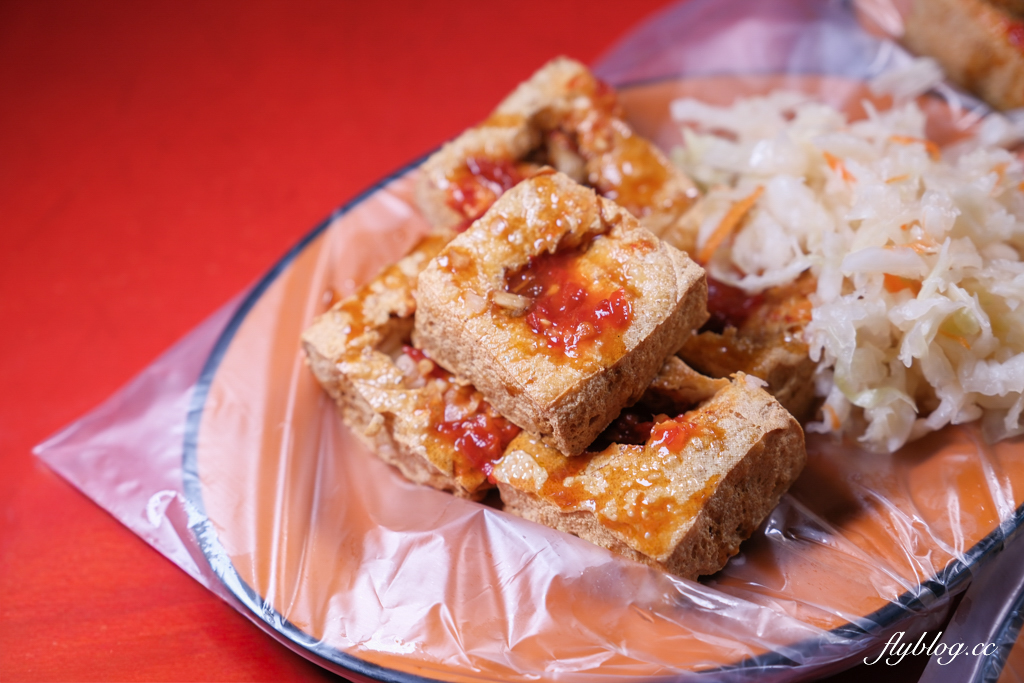 台中北屯|陳平臭豆腐.阿婆一個人獨立作業,水湳30年鐵皮屋臭豆腐 @飛天璇的口袋 台中北屯|陳平臭豆腐.阿婆一個人獨立作業,水湳30年鐵皮屋臭豆腐 @飛天璇的口袋