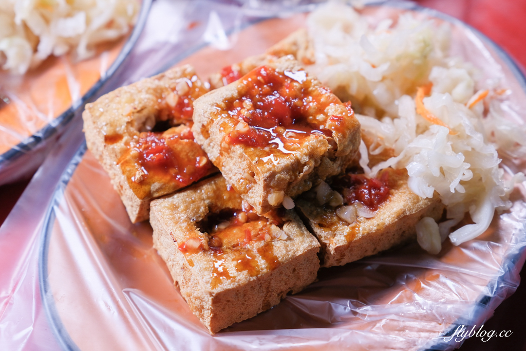 台中北屯|陳平臭豆腐.阿婆一個人獨立作業,水湳30年鐵皮屋臭豆腐 @飛天璇的口袋 台中北屯|陳平臭豆腐.阿婆一個人獨立作業,水湳30年鐵皮屋臭豆腐 @飛天璇的口袋