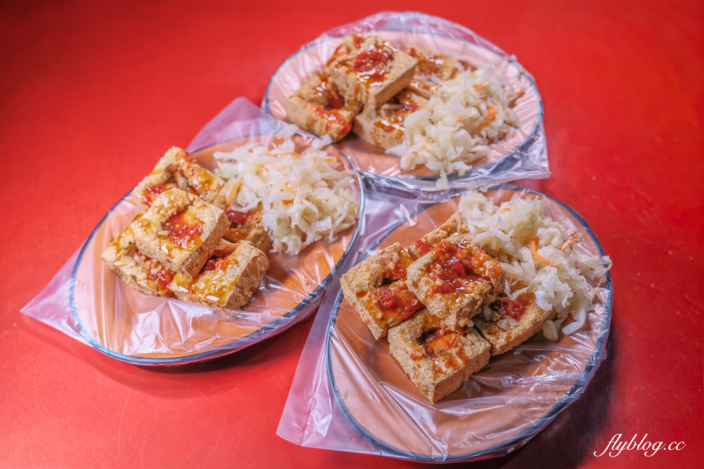 台中北屯|陳平臭豆腐.阿婆一個人獨立作業,水湳30年鐵皮屋臭豆腐 @飛天璇的口袋 台中北屯|陳平臭豆腐.阿婆一個人獨立作業,水湳30年鐵皮屋臭豆腐 @飛天璇的口袋