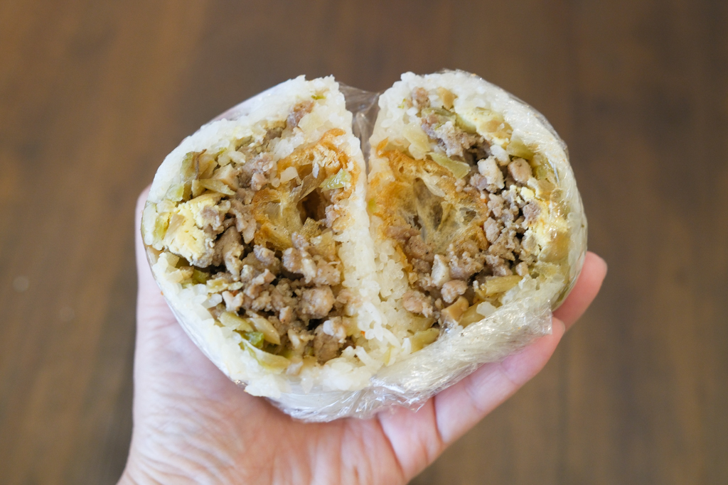 台中北屯｜奶油叔飯糰．北屯超低調飯糰攤，必點招牌豬飯糰 @飛天璇的口袋