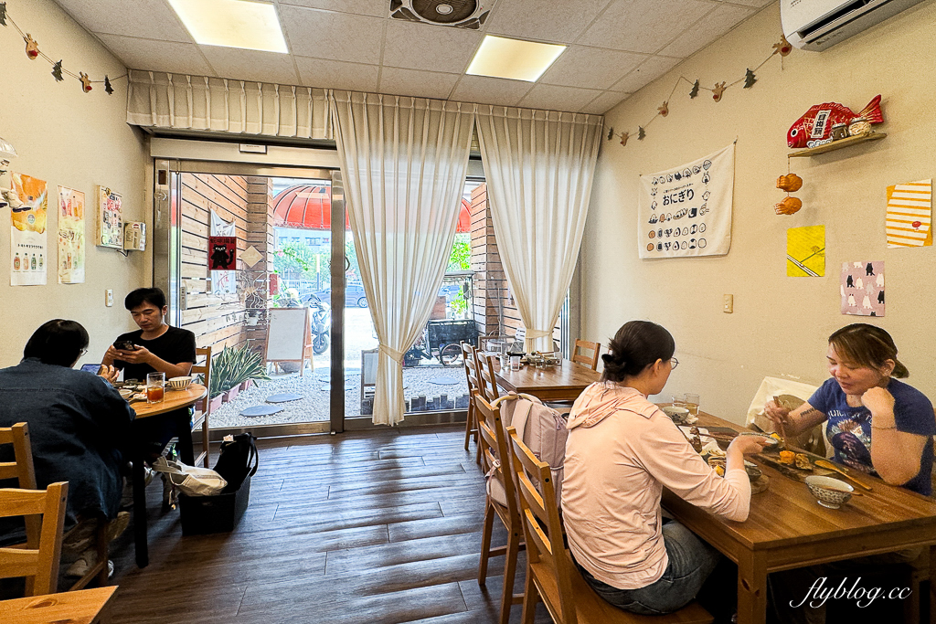 台中西區｜莯莯朝朝小食院．台中日式定食專賣，吃得到日式烤飯糰 @飛天璇的口袋